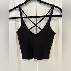 Vuori ribbed crop tank black size x small new with tags.